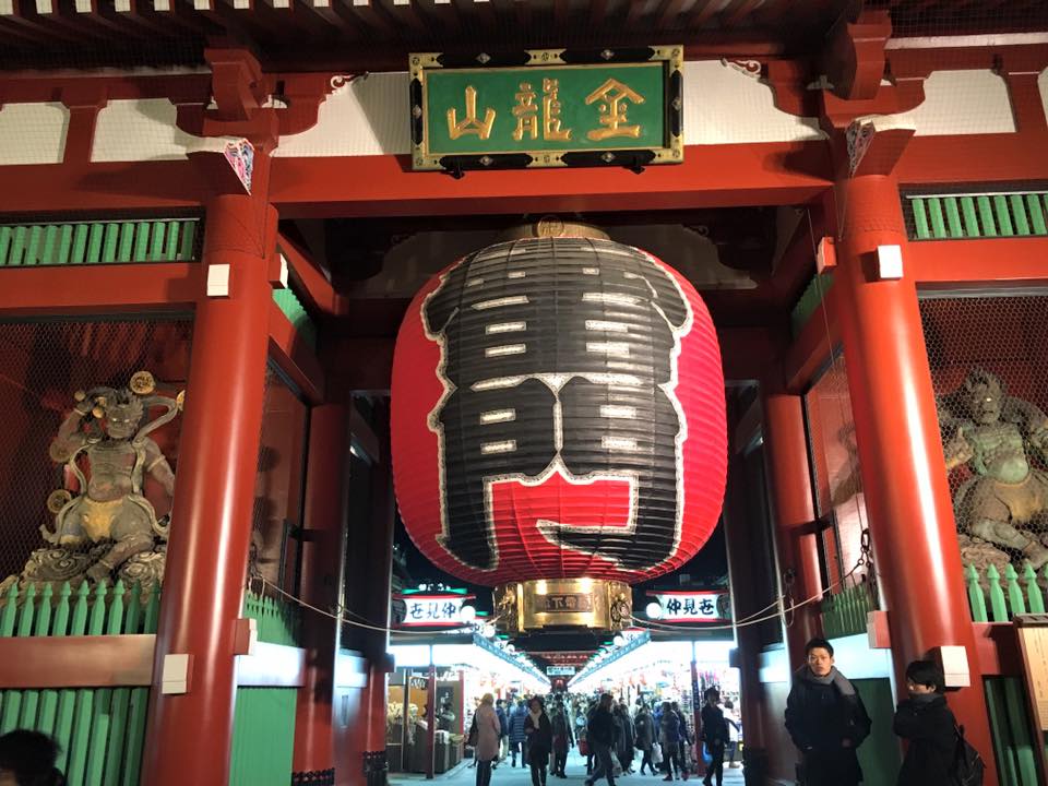 sensoji_temple_red_lamp.jpg